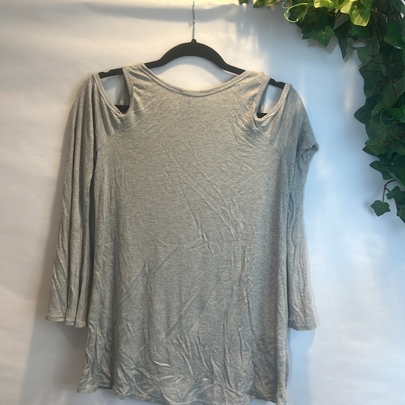 Elan Grey Cold shoulder tee oversized - Picture 5 of 6